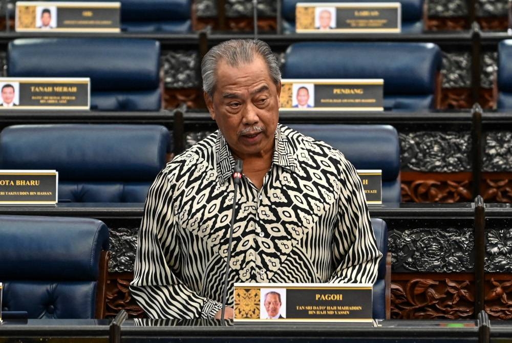 Muhyiddin ketika sesi perbahasan Kertas Putih Kesihatan di Dewan Rakyat pada Khamis