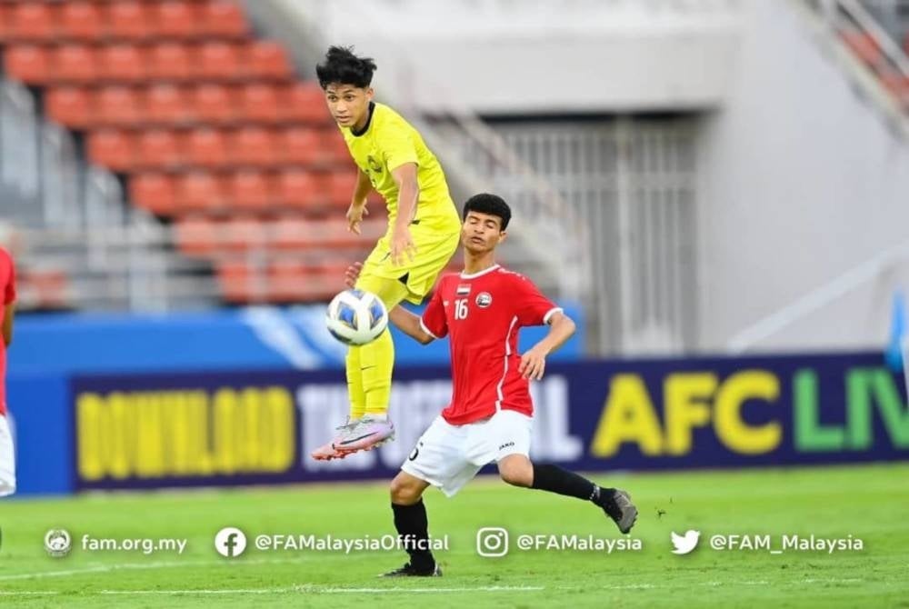 Antara aksi menarik perlawanan Malaysia menentang Yaman aksi Kumpulan A Piala Asia B-17 di Stadium Thammasat, di Bangkok, Thailand pada Khamis. Foto: Facebook FAM