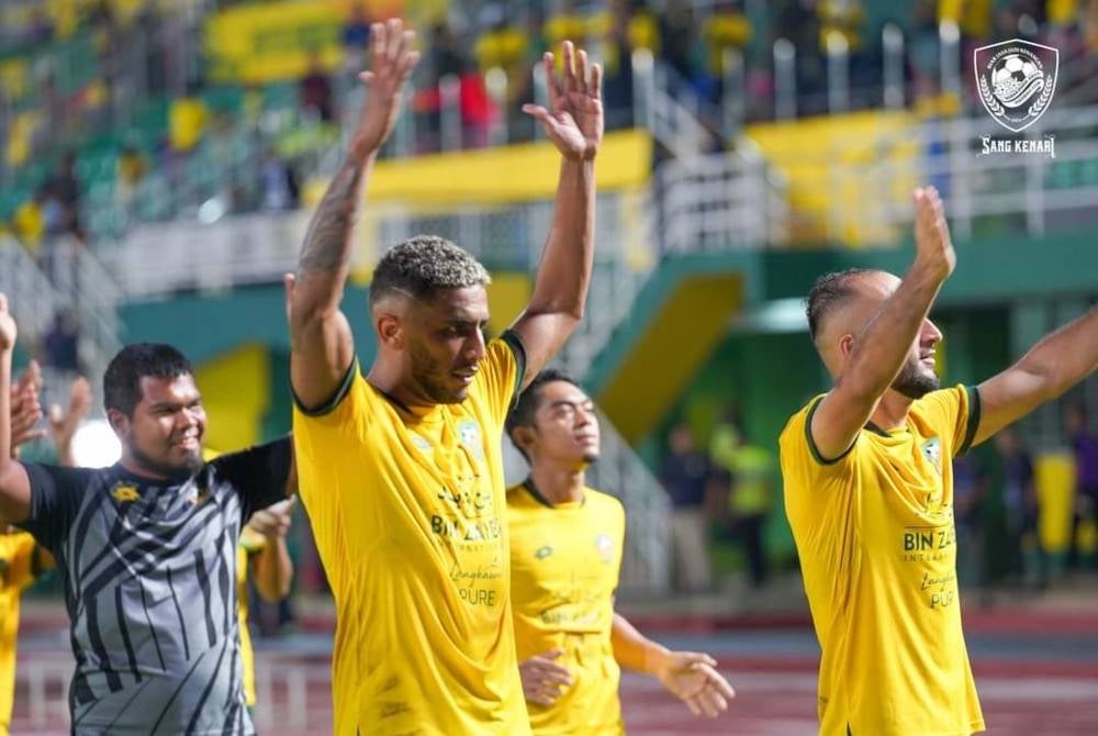 Lira Sousa (dua dari kiri) ketika penampilan terakhirnya bersama KDA FC meraikan kemenangan 3-0 ke atas Perak FC pada saingan Liga Super 2023. - Foto: KDA FC