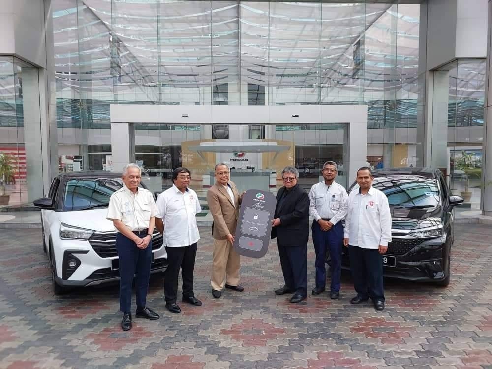 Penyerahan sumbangan Perodua Ativa oleh Perodua kepada PWS sebagai sokongan operasi wakaf di Selangor.