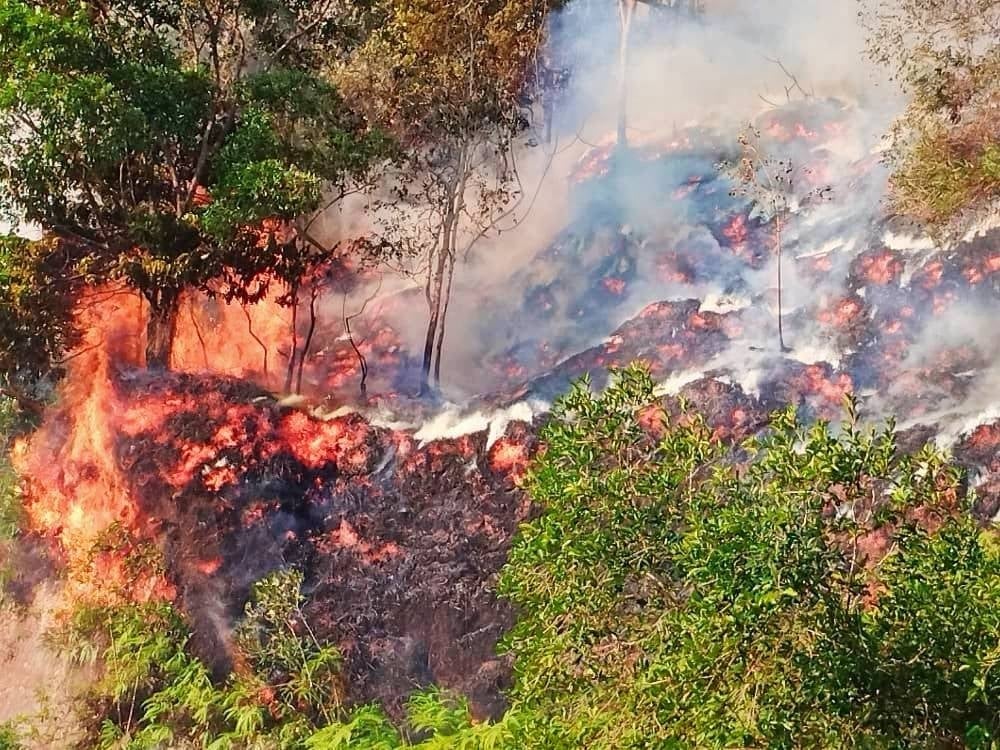 JBPM Perak mengingatkan pembakaran terbuka tidak terkawal boleh memberikan risiko jerebu dan pencemaran alam sekitar. Foto: Bomba Perak