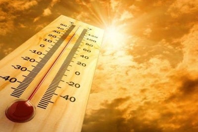 Bandar raya Beijing mengeluarkan amaran pada tahap oren berikutan suhu tinggi diramal mencecah 39 darjah Celsius pada Jumaat. - Gambar hiasan