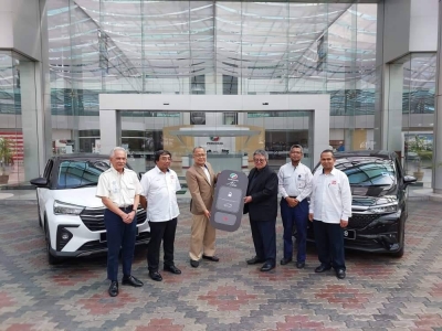 Penyerahan sumbangan Perodua Ativa oleh Perodua kepada PWS sebagai sokongan operasi wakaf di Selangor.