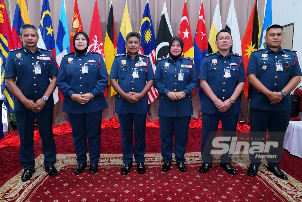 Pelantikan barisan kepimpinan baharu Pengarah Bomba Negeri (PBN) melibatkan Kedah, Johor, Selangor serta Putrajaya yang disempurnakan oleh Abdul Wahab baru-baru ini. - Foto MOHD HALIM ABDUL WAHID