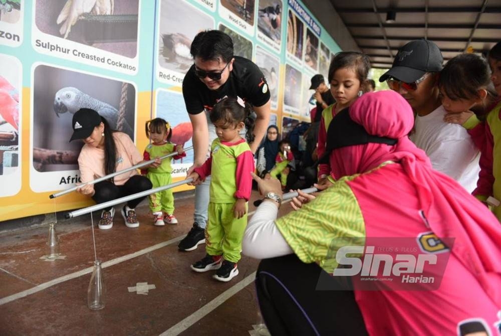 Kanak-kanak digalakkan untuk menyertai lebih banyak acara sukan dan permainan seperti yang dianjurkan sempena AKE Sports Carnival 2023. - Foto MOHD RAFIQ REDZUAN HAMZAH