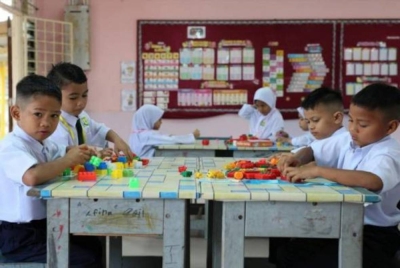 Cahaya Society sokong usaha KPM bagi memberi ruang dan peluang kepada kanak-kanak tanpa dokumen mendapatkan akses pendidikan di sekolah kerajaan. (Gambar hiasan) - Foto Bernama