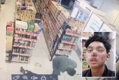 Kamera litar tertutup(CCTV) di lokasi kejadian memaparkan mangsa dipukul seorang individu dalam kejadian di sebuah kedai serbaneka pada Selasa.