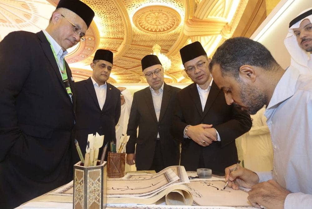 Antara ruang pameran yang mendapat perhatian delegasi yang menyertai Simposium Haji Perdana kali ini.