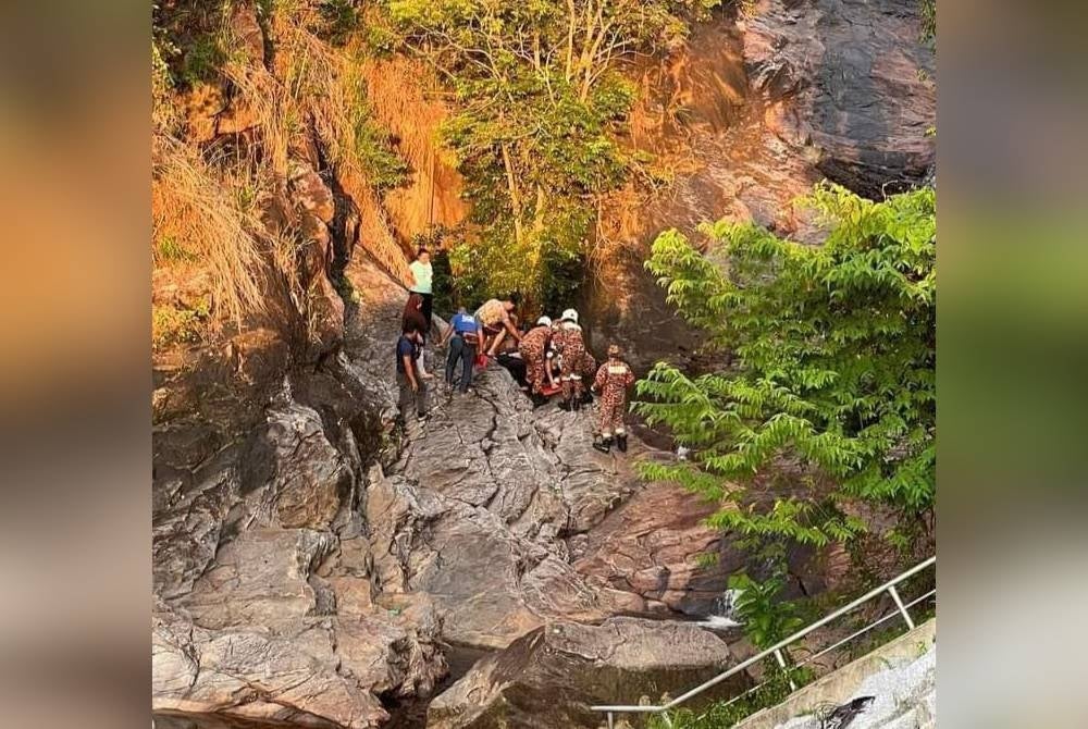 Pihak bomba berjaya membawa keluar mangsa dan dirujuk ke Hospital Sultan Abdul Halim, Sungai Petani untuk rawatan lanjut.