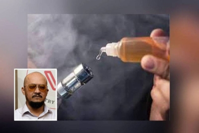 Kerajaan perlu mengambil satu langkah interim secepat mungkin dengan meminda peraturan sedia ada untuk mengawal selia industri vape. Gambar kecil: Rizani