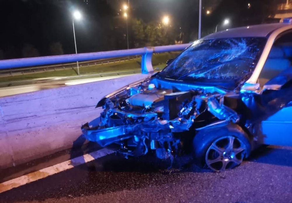 Polis mengambil masa kira-kira 20 minit sebelum berjaya menahan suspek berhampiran Terowong Penchala Lebuhraya Sistem Penyuraian Trafik KL Barat (Sprint) pada Jumaat.
