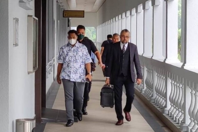 Muhammad Alif (kiri) mengaku tidak bersalah di Mahkamah Majistret Kuala Lumpur pada Jumaat, atas satu pertuduhan menipu berhubung penganjuran festival Hooray X Fest Raya, dua bulan lalu.