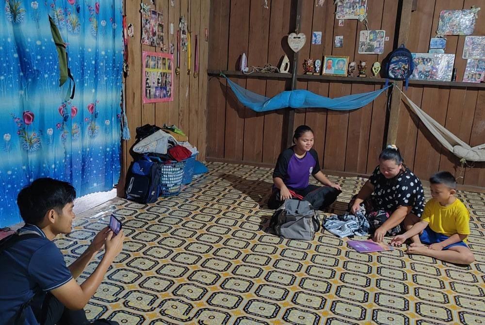 Pertama kali dan seumpamanya berpeluang menyertai program besar, Muhammad Najib ingin mendokumentasi keterujaan murid bersama keluarga dengan merakam momen penting mereka.