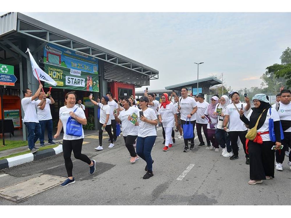 Acara ‘Flag off’ kepada peserta sebelum acara dimulakan.