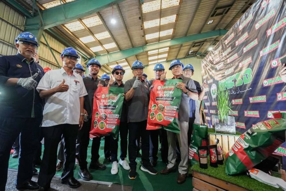 Antara Lawatan Kerja dilakukan Mohamad ke Kilang Malaysian NPK Fertilizer Sdn Bhd di Gurun Kedah dan Pelancaran Baja Mineral Silikon Perapi Tanah-Silgrow Plus.