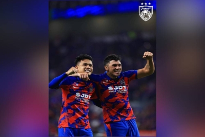 Arif Aiman (kiri) dan Fernando Forestieri meledakkan jaringan buat JDT pada aksi separuh akhir Piala FA 2023 pada Isnin. - Foto FB Johor Southern Tigers