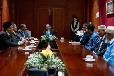 Anwar memulakan agenda lawatan rasmi dua hari beliau ke Laos pada Isnin dengan mengadakan perjumpaan dengan beberapa pemimpin pertubuhan Islam di negara ini. - Foto Facebook Anwar Ibrahim