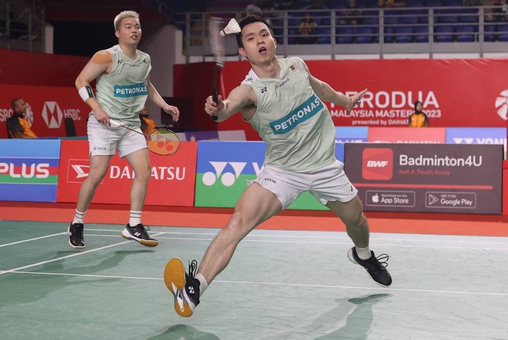 Aaron (kiri) dan Wooi Yik menganggap cabaran besar menanti bagi mempertahankan gelaran Kejohanan Badminton Dunia di Copenhagen, Denmark Ogos depan. - Foto Agensi