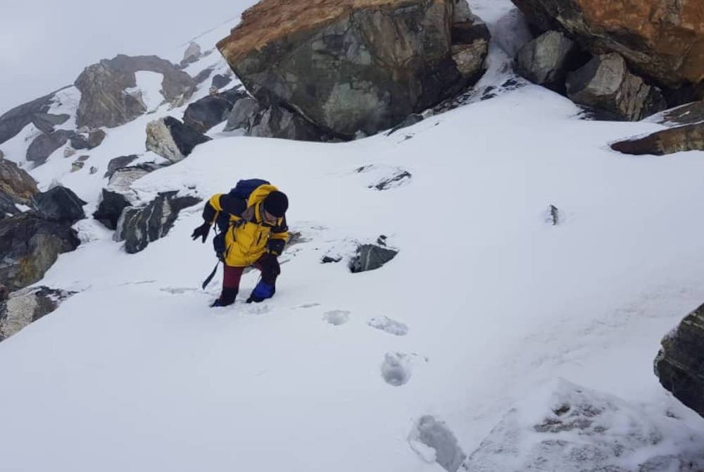 Muhammad Syahrulnizam ketika mendaki ditengah Salji sebelum tiba di Puncak Gunung Yala, Langtang.
