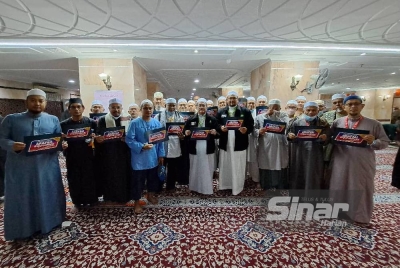 Sebahagian daripada peserta Program Arafah #QuranHour yang berlangsung di Makkah.