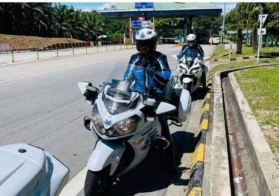 Anggota Team Black Mamba melakukan tugas penguatkuasaan dan pemantauan di lokasi.