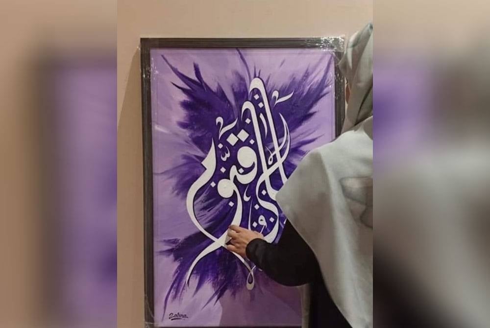 Zalina mula menulis khat pada usia 15 tahun.