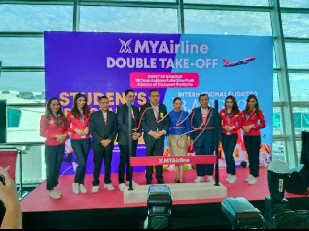 Anthony Loke semasa pelancaran MYAirline Doubke Take-Off