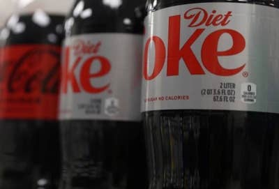 Pemanis Aspartame yang sering digunakan dalam produk minuman seperti Diet Coke akan diisytiharkan sebagai karsinogenik. - Foto Reuters/Shannon Stapleton