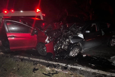 Seorang maut selepas terlibat dalam kemalangan dua kenderaan di Kilometer 57 Jalan Kota Tinggi-Kluang, Kluang pada Jumaat.