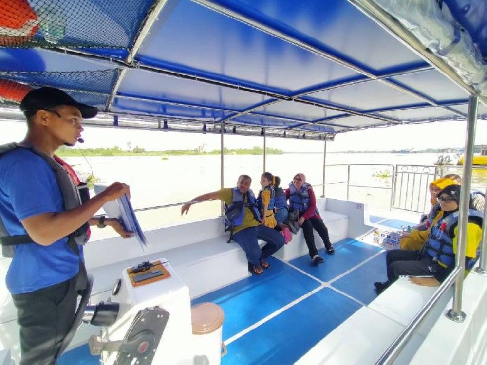 Pulau Bangau menjadi salah satu tarikan utama aktiviti pelancongan di Teluk Intan.