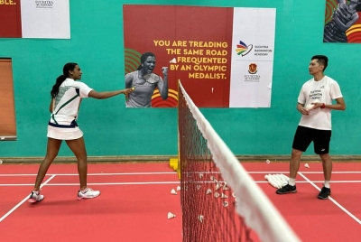 Sindhu mahu Hafiz menjadi jurulatihnya yang baharu sebagai persiapan ke Sukan Olimpik Paris 2024. - Foto Facebook Hafiz Hashim