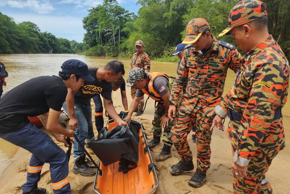 Tujuh lagi mayat mangsa tragedi kepala air di Jeram Air Putih, Kampung Air Putih di sini ditemui setakat tengah hari ini sementara seorang lagi dikhuatiri masih hilang. - Foto JBPM Terengganu