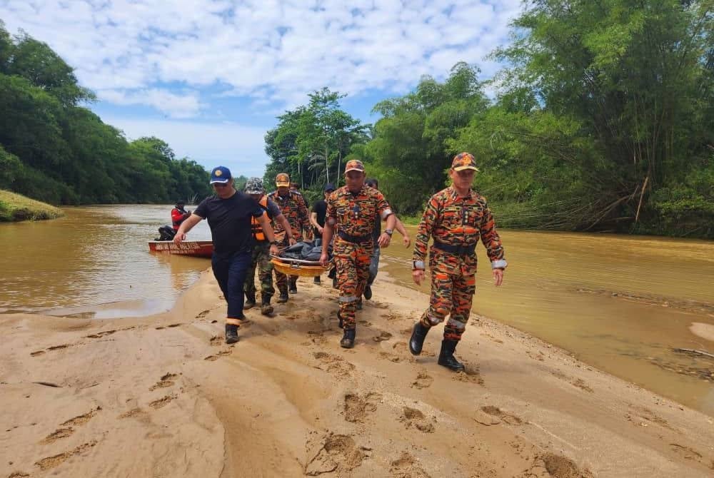 Dua lagi mayat ditemukan lemas selepas dipercayai dihanyutkan kepala air ketika berkelah di Jeram Air Putih, Kampung Air Putih di sini pada Ahad, sementara enam yang lain dikhuatiri masih hilang. Foto JBPM Terengganu