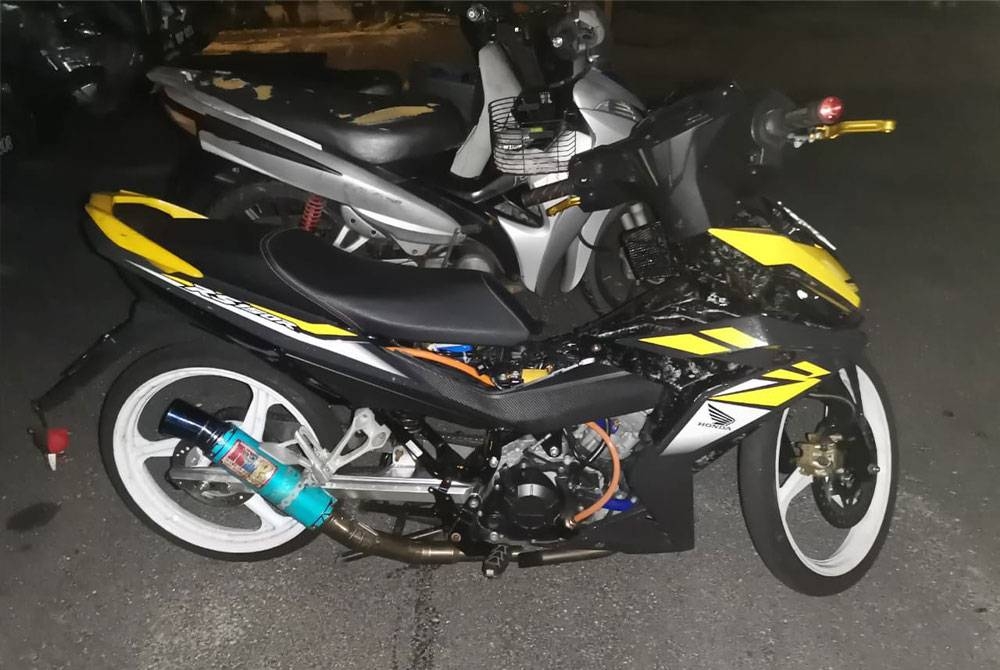 Motosikal yang disita kerana ubah suai struktur asal kenderaan dalam Op Samseng Jalanan di Bukit Ampang Saujana, Ampang pada Ahad