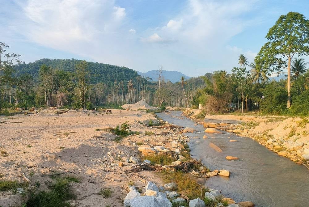 Kawasan ini yang dahulunya merupakan deretan rumah penduduk, musnah akibat dilanda banjir aliran puing setahun lalu. (Gambar terkini)