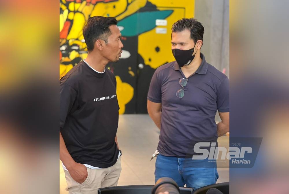 Shuib (kiri) tidak mahu memanjang perkara berkenaan dan bertindak memaafkan Zulhairi.