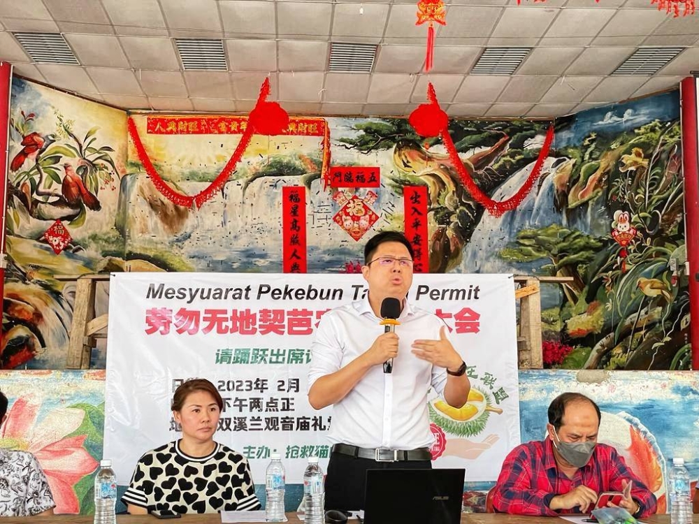 Yu Hui (tengah) menyeru semua pekebun untuk terus berjuang hingga ke titik terakhir dan kemenangan pasti menjadi milik mereka.