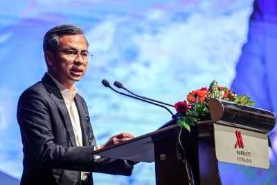 Fahmi berucap ketika merasmikan program 'Courier Industry Appreciation Day' di sebuah hotel hari ini. - Foto Bernama