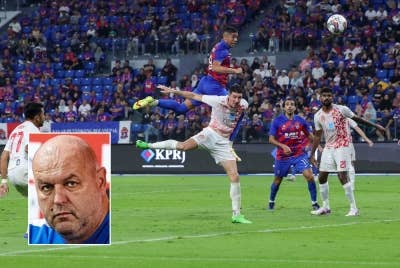 Pemain JDT Bergson Da Silva (tengah) ketika menentang Kuala Lumpur City dalam aksi Liga Super di Stadium Sultan Ibrahim pada Isnin. - Foto: Bernama, gambar kecil: Bojan Hodak