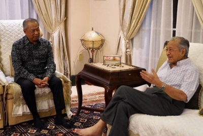 Dari kiri, Muhyiddin dan Dr Mahathir sedang mengadakan pertemuan pada malam Selasa. Foto: FB Muhyiddin