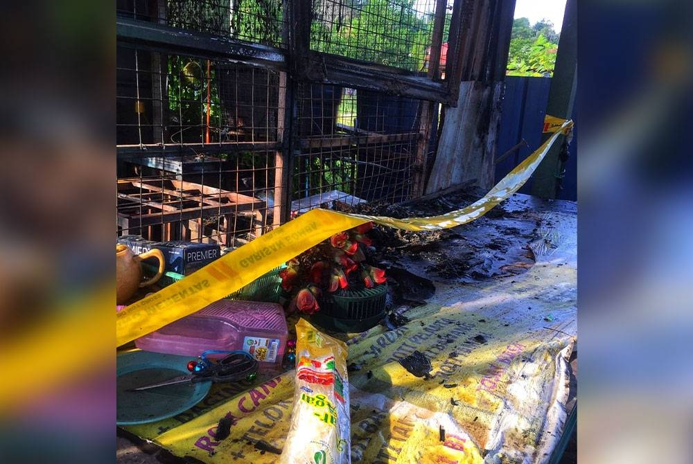 Kedai milik Salliza yang memandu sumber rezeki keluarganya musnah akibat kebakaran pada Mei lalu