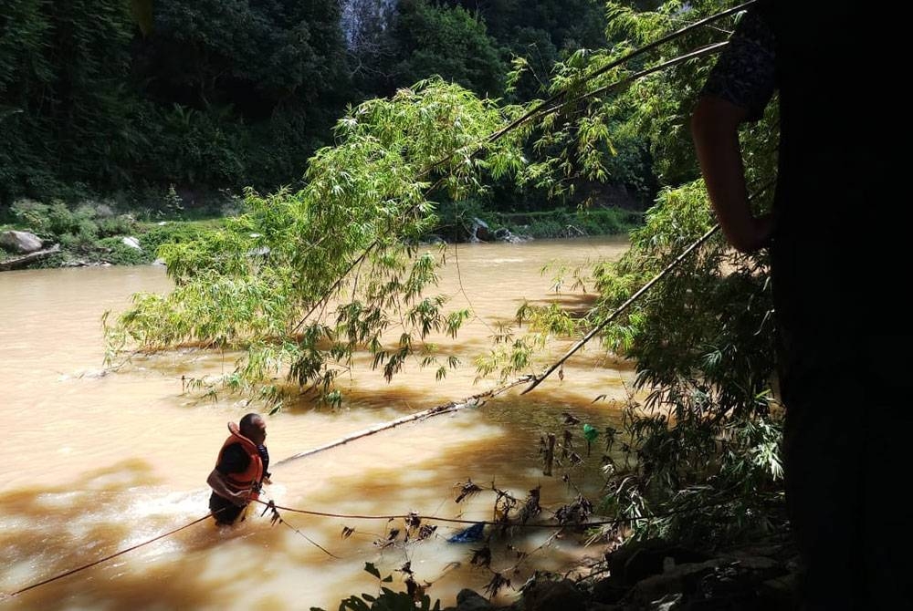 Lokasi dipercayai di mana mangsa terjatuh di Lubuk Pedati, Baling pada Sabtu.