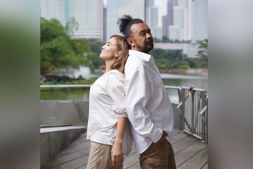 Cat Farish berkongsi berita gembira bakal disatukan dengan Shikin dalam masa terdekat.- Foto IG Cat Farish