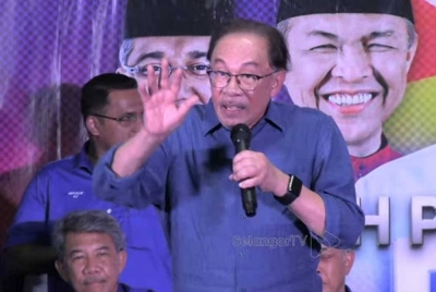 Anwar berucap pada Jelajah Perpaduan Madani dan Pelancaran Jentera Perpaduan di Laman Niaga Bandar Baru Bangi pada Jumaat malam.