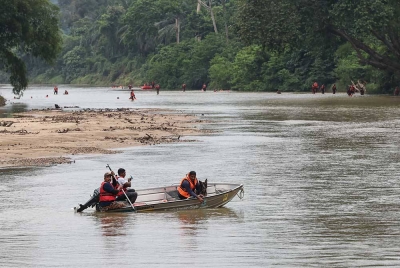 Operasi SAR mangsa terakhir tragedi kepala air Jeram Air Putih diteruskan hari ini. - Foto Bernama