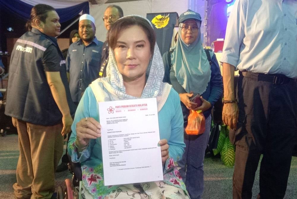 Ras Adiba menerima watikah keahlian pada Ahad.