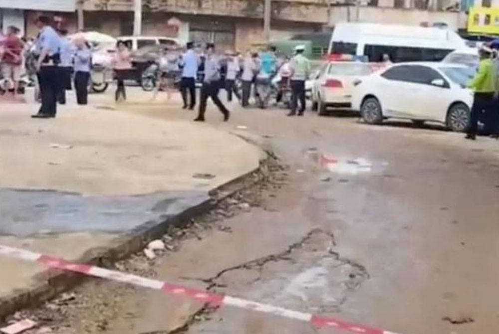 Sekurang-kurangnya enam orang terbunuh dalam serangan pisau di sebuah tadika di China pada Isnin. - Foto: Reuters