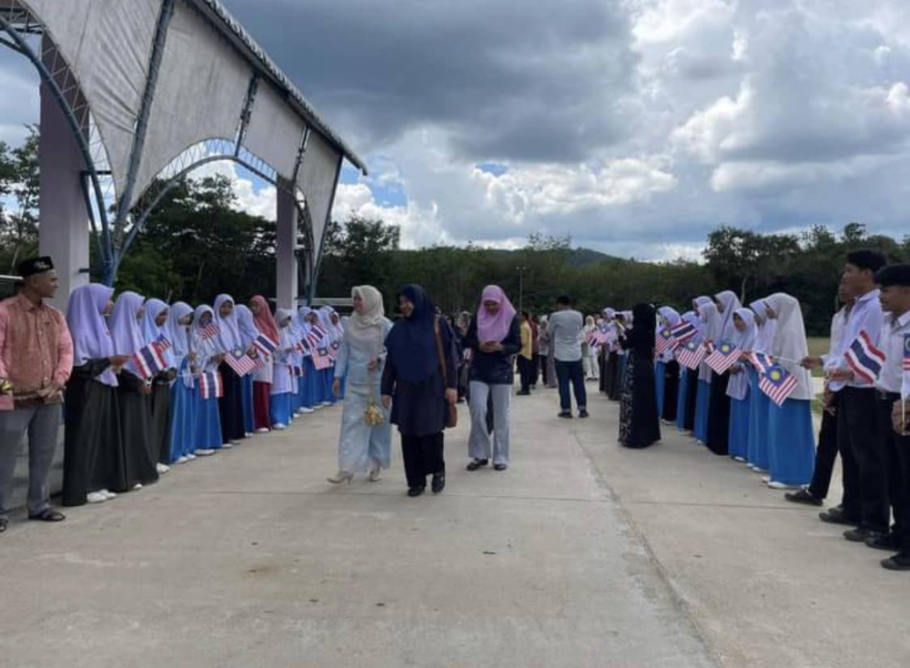 Kedatangan pihak KPTM Kota Bharu yang disambut meriah di Thailand.