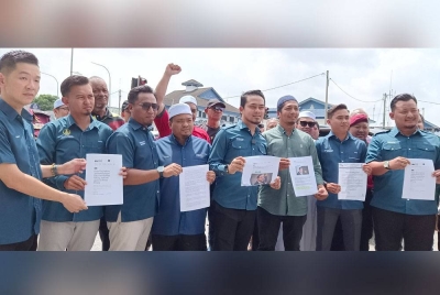 PN Perak membuat laporan polis terhadap Guan Eng berhubung isu 3R di IPD Ipoh pada Isnin.