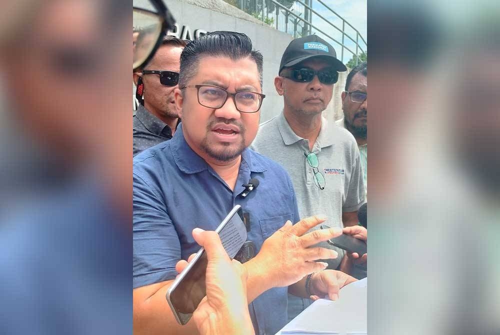 Che'gu Bard ketika ditemui pemberita di hadapan ibu pejabat SPRM dekat sini pada Selasa.